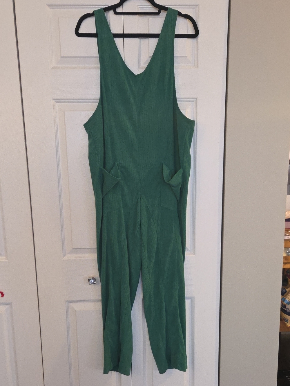 Amazon Green Sleeveless Jumpsuit with Side Pocket Accents